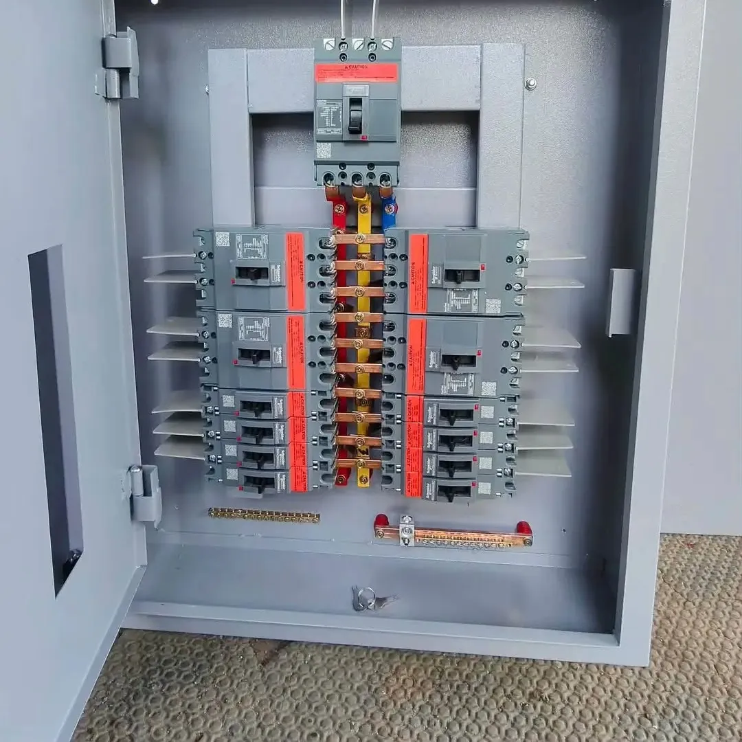 Three-phase distribution board with circuit breakers