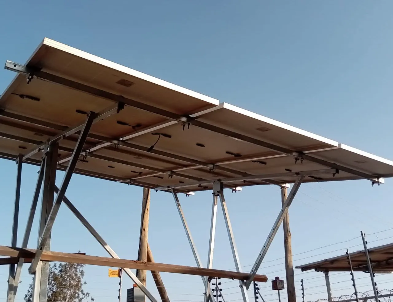 Solar panel mounting structure under a clear sky